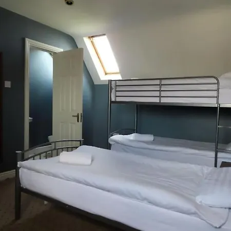 Centre Townhouse - Just Off Medieval Mile Ferienhaus *