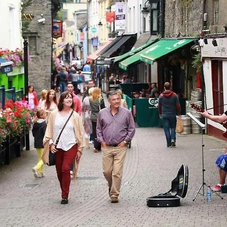 Centre Townhouse - Just Off Medieval Mile *