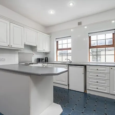 Centre Townhouse - Just Off Medieval Mile