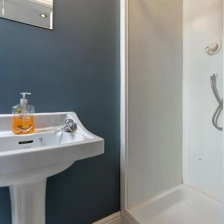 Centre Townhouse - Just Off Medieval Mile Ferienhaus *