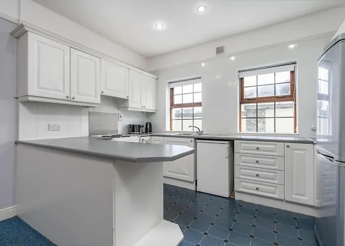 Centre Townhouse - Just Off Medieval Mile