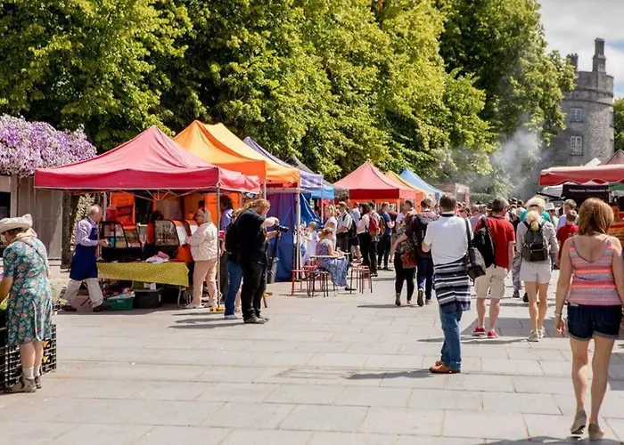 Centre Townhouse - Just Off Medieval Mile *