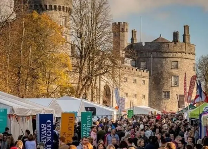 Centre Townhouse - Just Off Medieval Mile 別荘 *